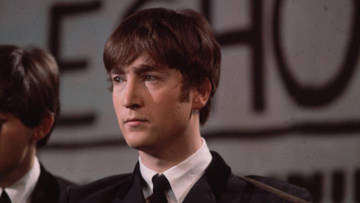 6 tuits que te harán recordar las canciones y las frases legendarias de John Lennon