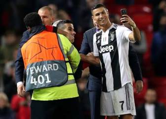 Un hincha invadió el campo y la reacción de Cristiano fue aplaudida por el público