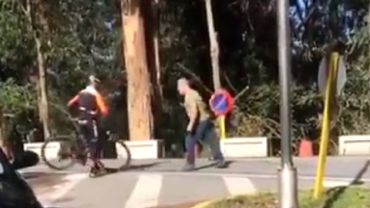 Difunden en redes la agresión de un camionero armado con un martillo a ciclistas en Galicia