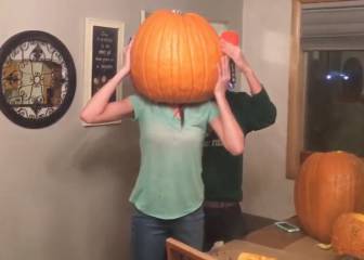 Esta adolescente queda atrapada en un calabaza