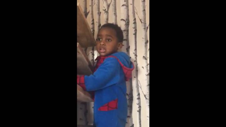 El vídeo viral de un niño vestido de Spiderman que hará que no pares de reír