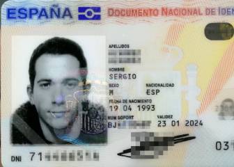 Este es Sergio Álvarez, un leonés que no se quita el palillo de la boca ni para el DNI