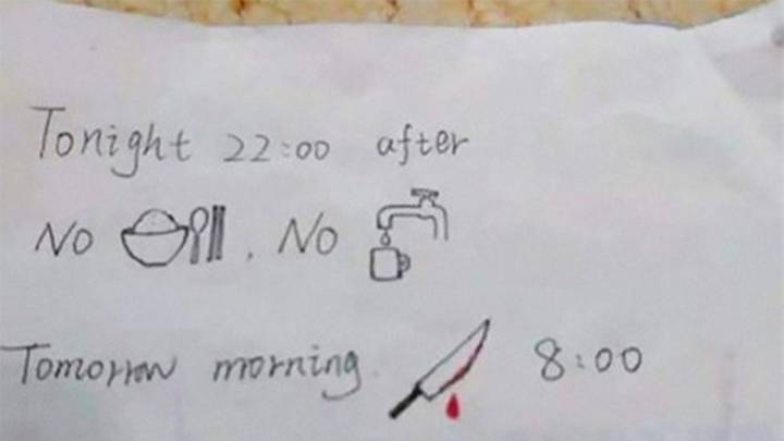 Nota de una enfermera china que no habla inglés a su paciente extranjero.