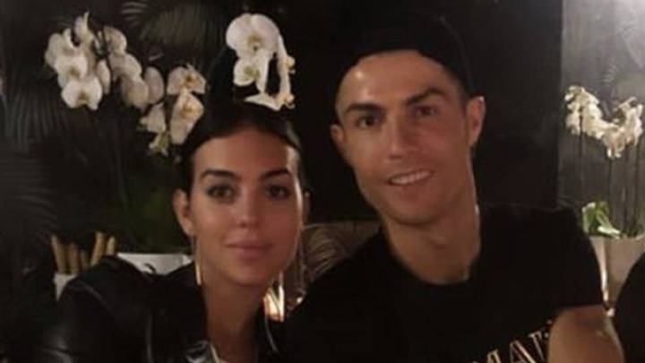 Cristiano Ronaldo celebra san Valentín tarde y con uno del Chiringuito