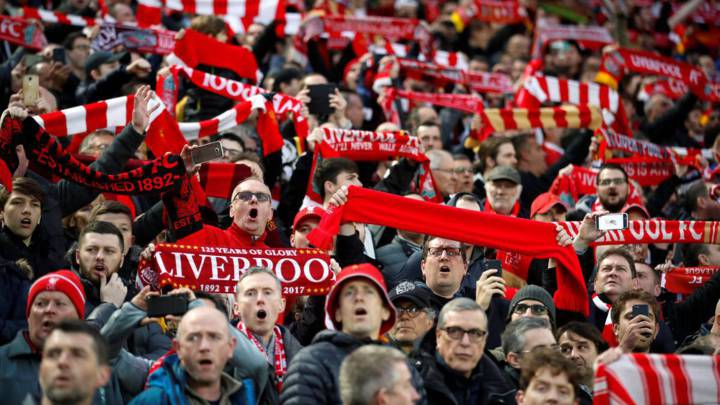 Un hincha del Liverpool se pasa con la bebida y compra billetes para la ida en Múnich por error