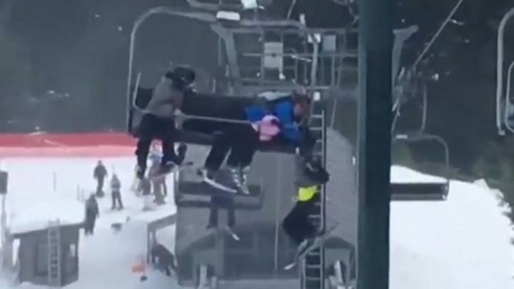 El ingenio de unos adolescentes logra rescatar a un niño de una telesilla