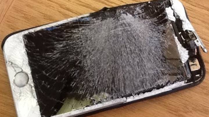 Le explota el teléfono móvil en el bolsillo y sufre importantes quemaduras