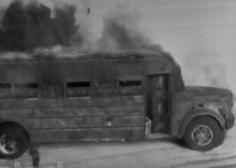 Así quedan varios coches expuestos a una explosión nuclear