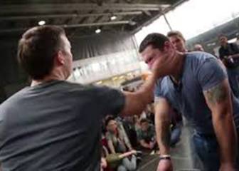 El insólito campeonato que consiste en pegar bofetadas