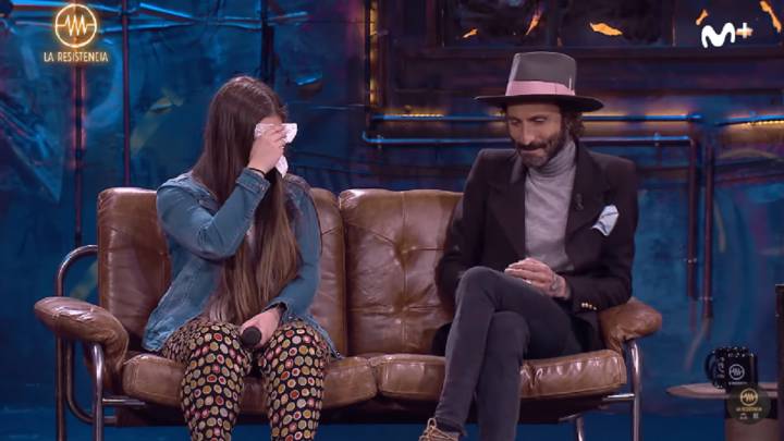 Leiva protagoniza el inicio de entrevista m芍s singular (y c車mico) de 'La Resistencia'