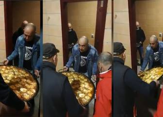 Estos dos hombres quisieron pasar una paellera por la puerta, pero todo terminó mal