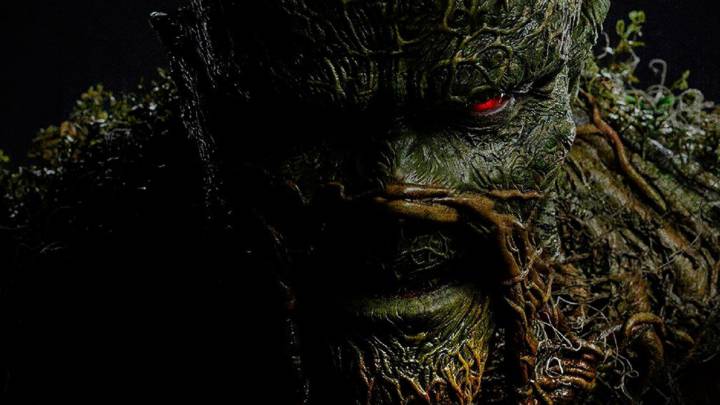 Los cómics en cine y TV también tienen hueco para el terror: el tráiler de 'Swamp Thing'