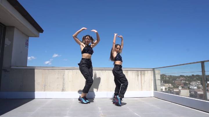 Madre e hija conquistan Youtube con este baile de 'Con altura' de Rosalía y J Balvin