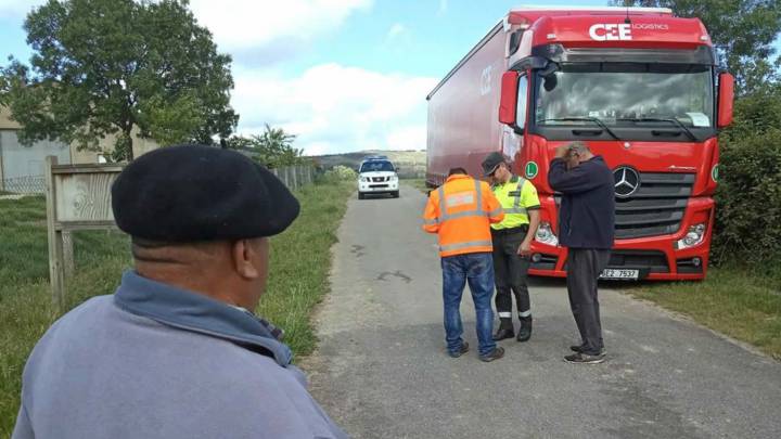 Un camionero checo se pierde en Ourense y es agasajado con chorizos