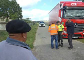 Un camionero checo se pierde en Ourense y es agasajado con chorizos