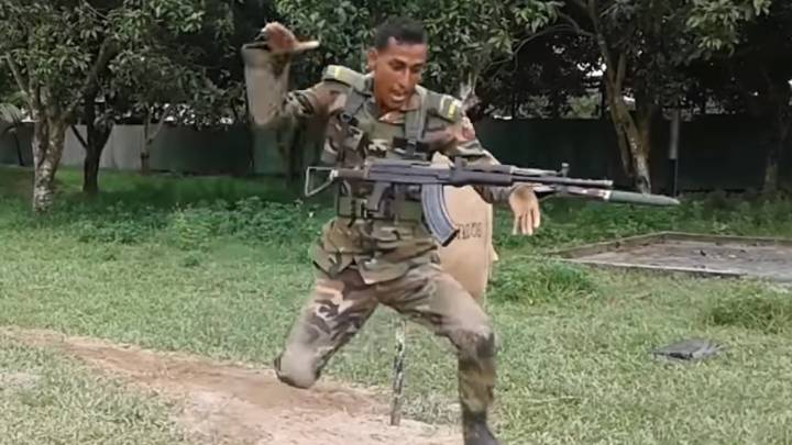 El Ejército de Bangladesh quizá no sea el mejor en lo suyo, pero sí hace mucha gracia