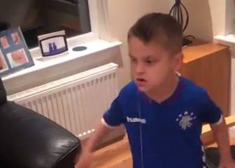 El truco viral para arrancarse un diente flojo: atarlo a un balón y chutarlo