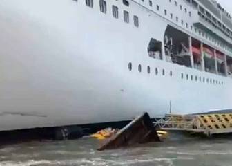 Un crucero turístico choca contra un muelle en Venecia