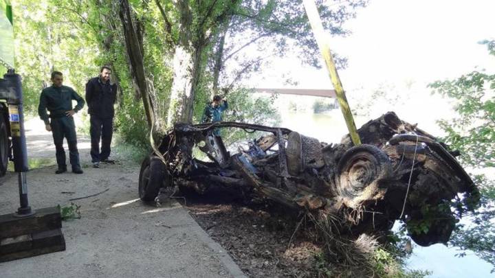 Encuentran un coche que llevaba más de 20 años sumergido en el Pisuerga en Valladolid