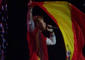 Ed Sheeran cierra su concierto con la camiseta de Espa?a y desata los mejores memes