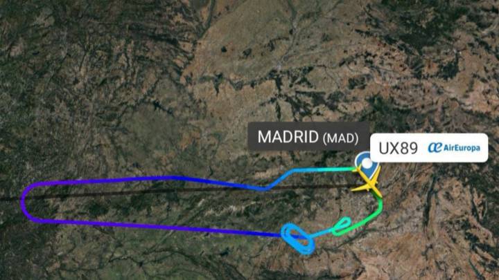 Un pasajero fuerza un aterrizaje de emergencia en Madrid al intentar abrir la puerta del avión