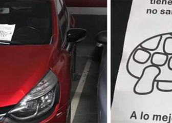 El ingenioso cartel que un conductor se encontró tras ocupar dos plazas de aparcamiento