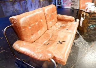 ‘La Resistencia’ saca a subasta sus muebles y las pujas se disparan