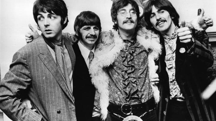 Sale a subasta el primer contrato que firmaron los Beatles