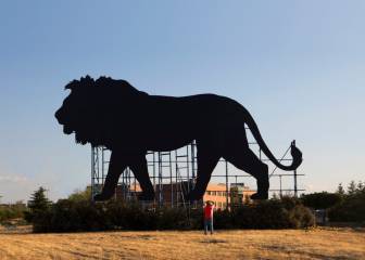 Del mítico toro de Osborne a Simba: 'El Rey León' aterriza en las carreteras españolas