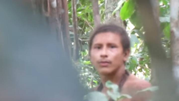 Consiguen un vídeo de una tribu amazónica que nunca había sido contactada