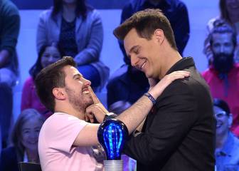 El regalo de Orestes (‘Pasapalabra’) a Christian Gálvez.. ¡Con falta de ortografía incluida!