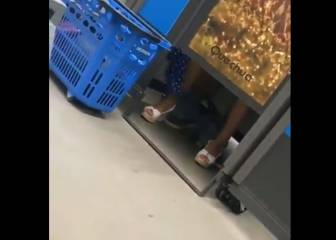 Un probador, puerta cerrada y un vídeo viral: ya puedes imaginar de qué va la historia