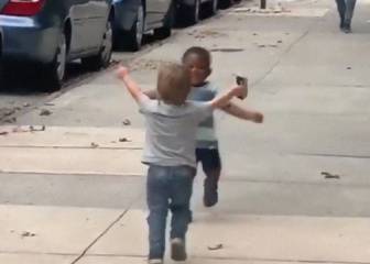 Solo tienen dos años y llevan dos días sin verse, pero su reencuentro es adorable