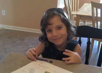 Adoptan a una niña y resulta ser una psicópata con enanismo