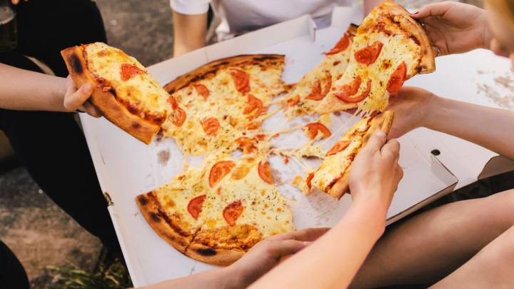 Forocoches recauda 12.000 euros para enviar pizzas a la Policía en Cataluña
