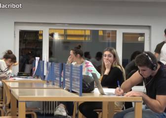 ¿Qué harías si alguien olvidara enchufar los cascos mientras escucha tutoriales incómodos?