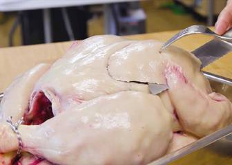 Este plato con apariencia de pavo se trata en realidad de una tarta