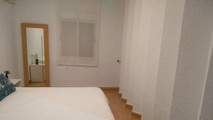 La extraña pared que te puedes encontrar en este piso de Airbnb