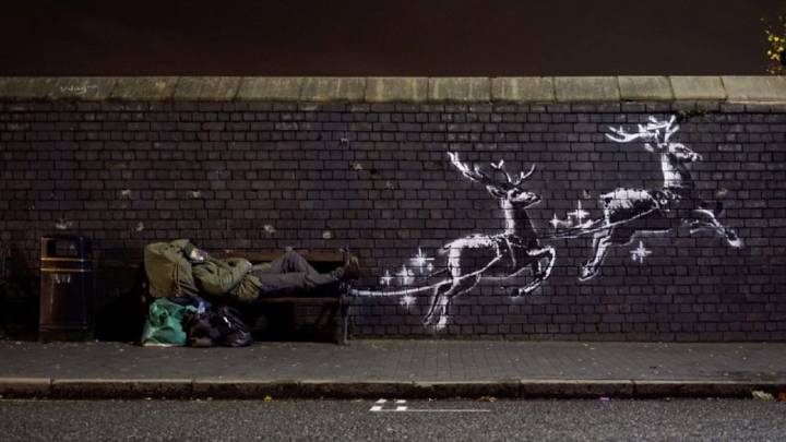 El último graffiti de Banksy recuerda a las personas sin hogar en Navidad