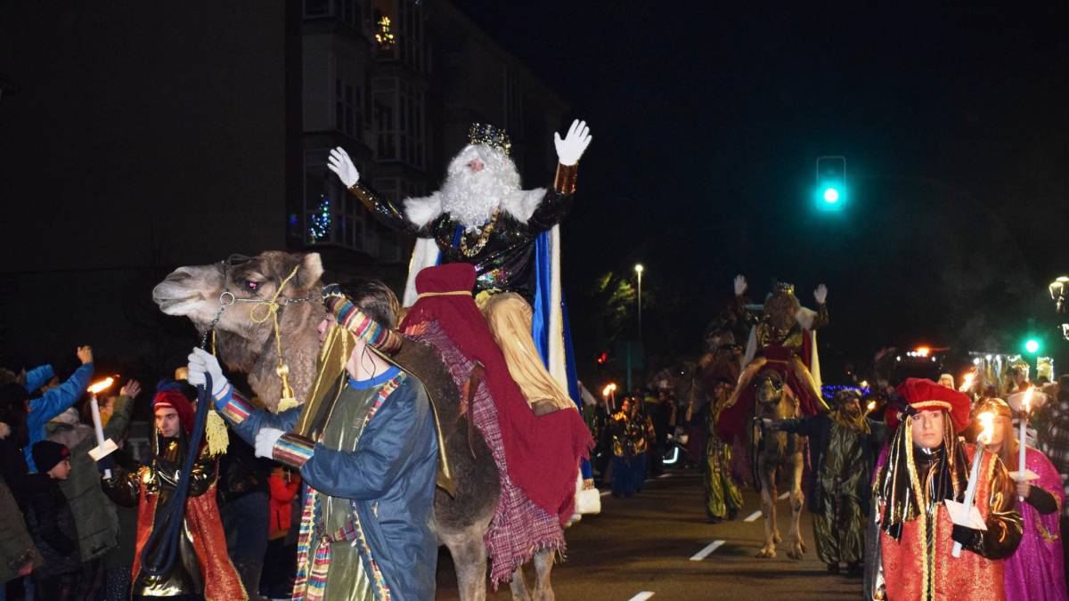 Esta es la primera imagen de la Cabalgata de los Reyes Magos de Madrid y llega con sorna