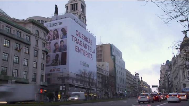 Netflix retira su polémica campaña publicitaria de ‘Sex Education’ del centro de Madrid