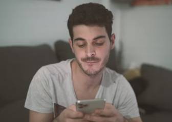 Estos son los tipos de personas usando el móvil, según Antón Lofer