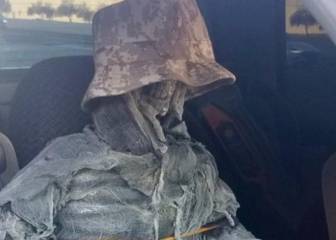 Un conductor utiliza un esqueleto falso para circular por el carril VAO