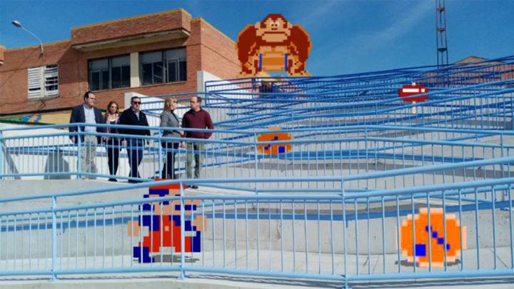 Cachondeo en redes por esta curiosa (y poco práctica) rampa en un colegio
