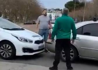 La surrealista pelea entre un taxita y un seguidor del Racing que parece un sketch