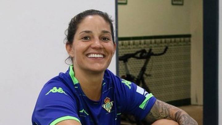 Ana Romero, jugadora del Betis, se ofrece para reforzar la lucha contra el Coronavirus