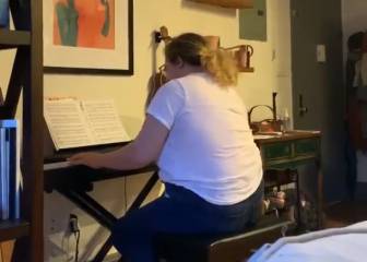 Una pianista improvisa una canción con la alarma de un coche