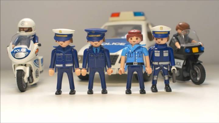 La Policía de Málaga recurre a Playmobil para pedir que nos quedemos en casa