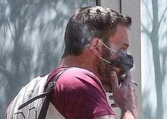 Ben Affleck se convierte en meme al pillarle fumando mientras lleva mascarilla