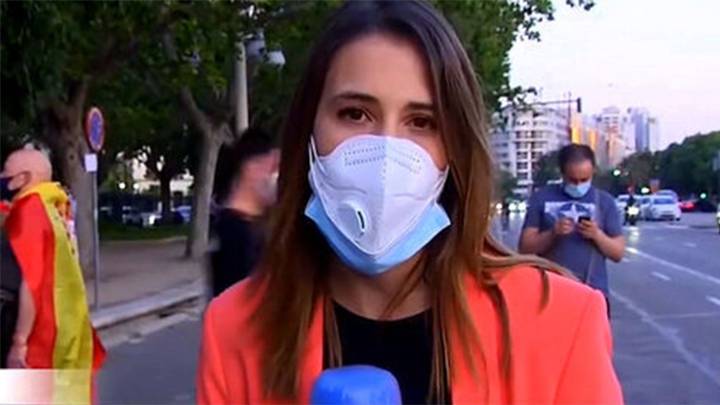 El mensaje viral de una periodista de Telecinco contra aquellos que la tocan e insultan en directo